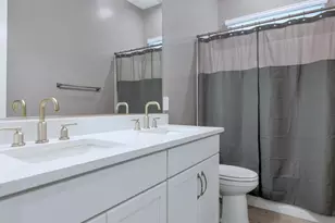 21926 N 61st Wy, Phoenix, AZ 85054 - Photo 37