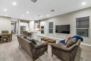 21926 N 61st Wy, Phoenix, AZ 85054 - Photo 19