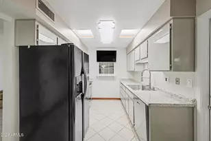 10060 W Royal Oak Rd, Sun City, AZ 85351 - Photo 13