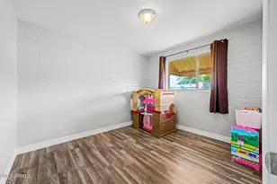5827 W Montecito Ave, Phoenix, AZ 85031 - Photo 11