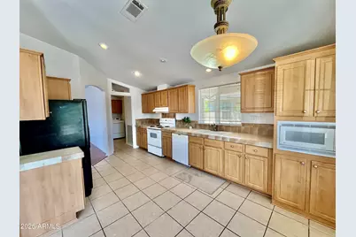 10960 N 67th Avenue #94, Glendale, AZ 85304 - Photo 7
