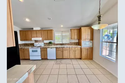 10960 N 67th Avenue #94, Glendale, AZ 85304 - Photo 9
