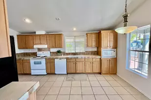 10960 N 67th Ave, Glendale, AZ 85304 - Photo 9