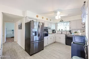 10319 W Clair Dr, Sun City, AZ 85351 - Photo 7