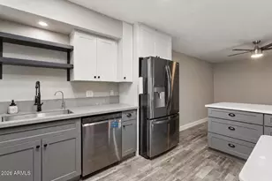 5836 W Winchcomb Dr, Glendale, AZ 85306 - Photo 11