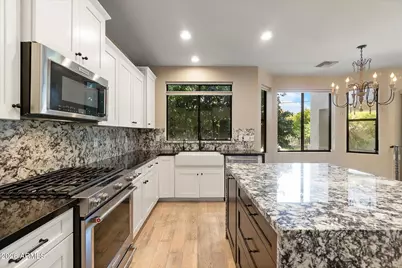 4201 N 42nd Place, Phoenix, AZ 85018 - Photo 9