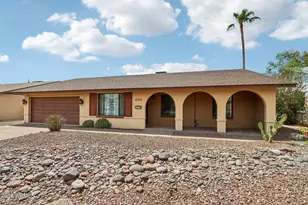 5502 S Hazelton Ln, Tempe, AZ 85283 - Photo 1