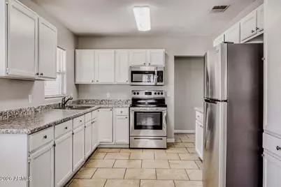 6132 N 35th Drive, Phoenix, AZ 85019 - Photo 11
