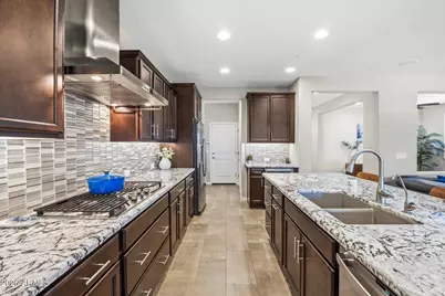 13335 W Milton Drive, Peoria, AZ 85383 - Photo 11