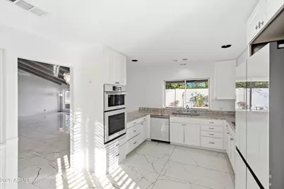 3187 E Berridge Lane, Phoenix, AZ 85016 - Photo 13