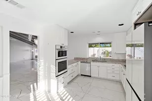 3187 E Berridge Ln, Phoenix, AZ 85016 - Photo 13