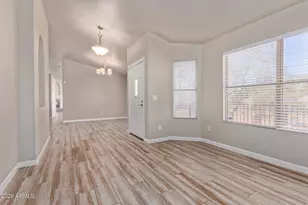 4607 E Abraham Ln, Phoenix, AZ 85050 - Photo 3