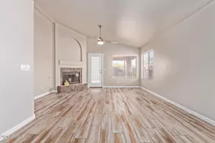 4607 E Abraham Ln, Phoenix, AZ 85050 - Photo 5