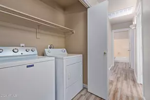 4607 E Abraham Ln, Phoenix, AZ 85050 - Photo 17