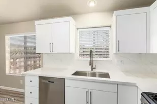 4607 E Abraham Ln, Phoenix, AZ 85050 - Photo 9