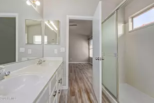 4607 E Abraham Ln, Phoenix, AZ 85050 - Photo 11