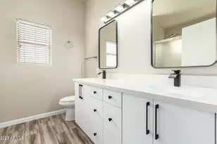 4607 E Abraham Ln, Phoenix, AZ 85050 - Photo 13
