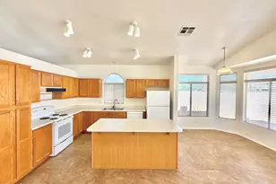 13896 W Wilshire Dr, Goodyear, AZ 85395 - Photo 7