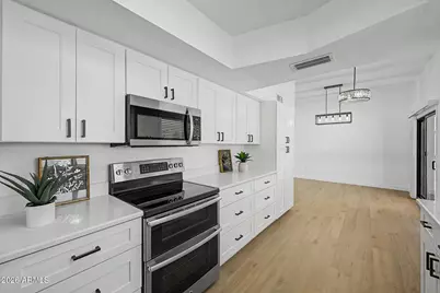 11001 W Granada Drive, Sun City, AZ 85373 - Photo 13