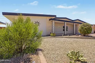 11001 W Granada Dr, Sun City, AZ 85373 - Photo 5