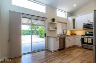 3226 E Wahalla Ln, Phoenix, AZ 85050 - Photo 7