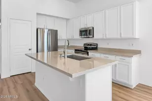 21843 N 51st St, Phoenix, AZ 85054 - Photo 17