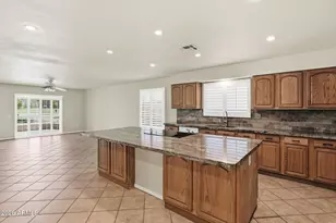 19201 N Concho Cir, Sun City, AZ 85373 - Photo 5