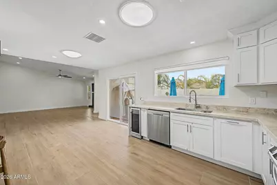 8711 E Latham Street, Scottsdale, AZ 85257 - Photo 7