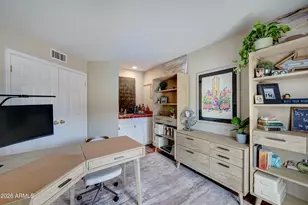 2511 E Shaw Butte Dr, Phoenix, AZ 85028 - Photo 11