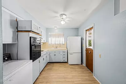 11025 W Florida Avenue, Sun City, AZ 85351 - Photo 5