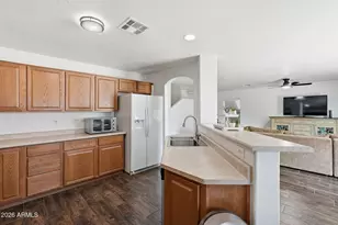 22233 W Desert Bloom St, Buckeye, AZ 85326 - Photo 9