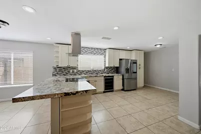 1651 E Apollo Road, Phoenix, AZ 85042 - Photo 9