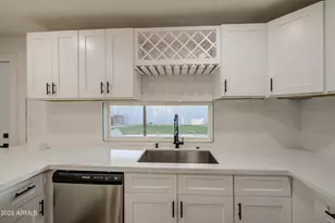 8002 N 42nd Ave, Phoenix, AZ 85051 - Photo 9