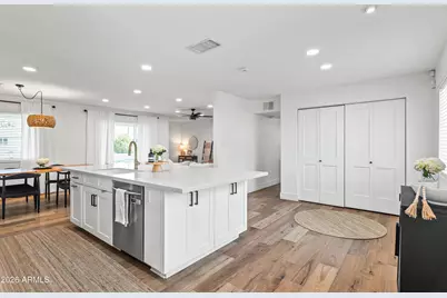 901 E Berridge Lane, Phoenix, AZ 85014 - Photo 11