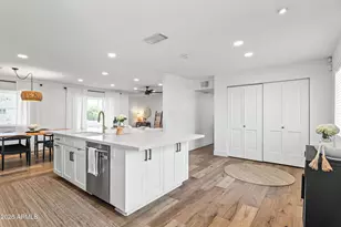 901 E Berridge Ln, Phoenix, AZ 85014 - Photo 11