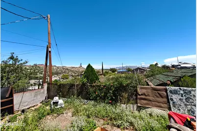 211 S Franz Avenue, Miami, AZ 85539 - Photo 9