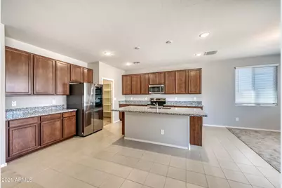8410 W Palmaire Avenue, Glendale, AZ 85305 - Photo 5