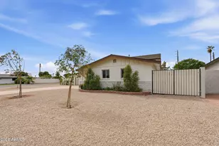 8355 E Stella Ln, Scottsdale, AZ 85250 - Photo 3