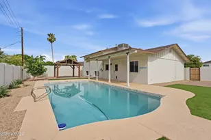 8355 E Stella Ln, Scottsdale, AZ 85250 - Photo 35