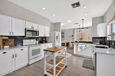 30052 N Desert Willow Boulevard, San Tan Valley, AZ 85143 - Photo 17