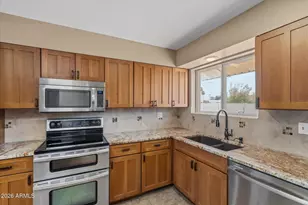 10317 W Floriade Dr, Sun City, AZ 85351 - Photo 11