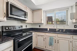 1338 E Sunburst Ln, Tempe, AZ 85284 - Photo 3