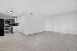 2925 N 38th St, Phoenix, AZ 85018 - Photo 1