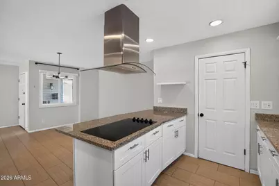 8449 E Jackrabbit Road, Scottsdale, AZ 85250 - Photo 11