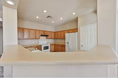 1525 W Saint Kateri Drive, Phoenix, AZ 85041 - Photo 9