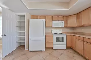 4390 E Sunrise Dr, Phoenix, AZ 85044 - Photo 9