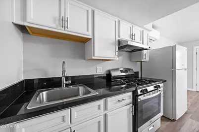3025 N 32nd Street #16, Phoenix, AZ 85018 - Photo 7
