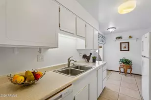 17211 N Pinion Ln, Sun City, AZ 85373 - Photo 9
