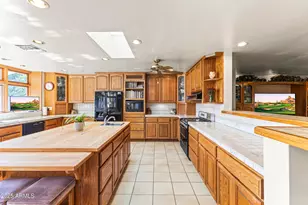 2047 W Cambridge Ave, Phoenix, AZ 85009 - Photo 7