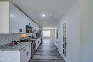 6853 N 36th Dr, Phoenix, AZ 85019 - Photo 11